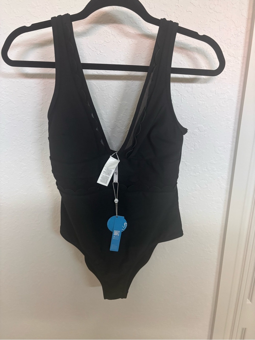 Cupshe NWT V-neck Swimsuit - Picture 4 of 10